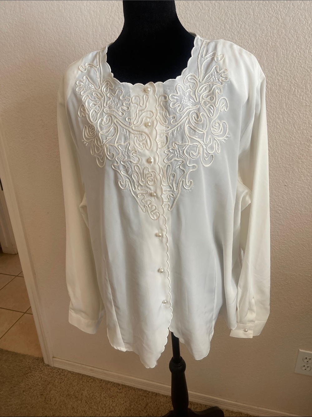 Claudia Richard Cream Embroidered Scalloped-Edge Blouse